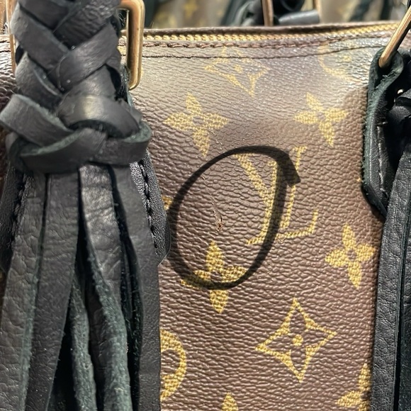 Authentic Louis Vuitton crossbody handbag. Bought from Vintage Boho Bags. - Picture 7 of 8